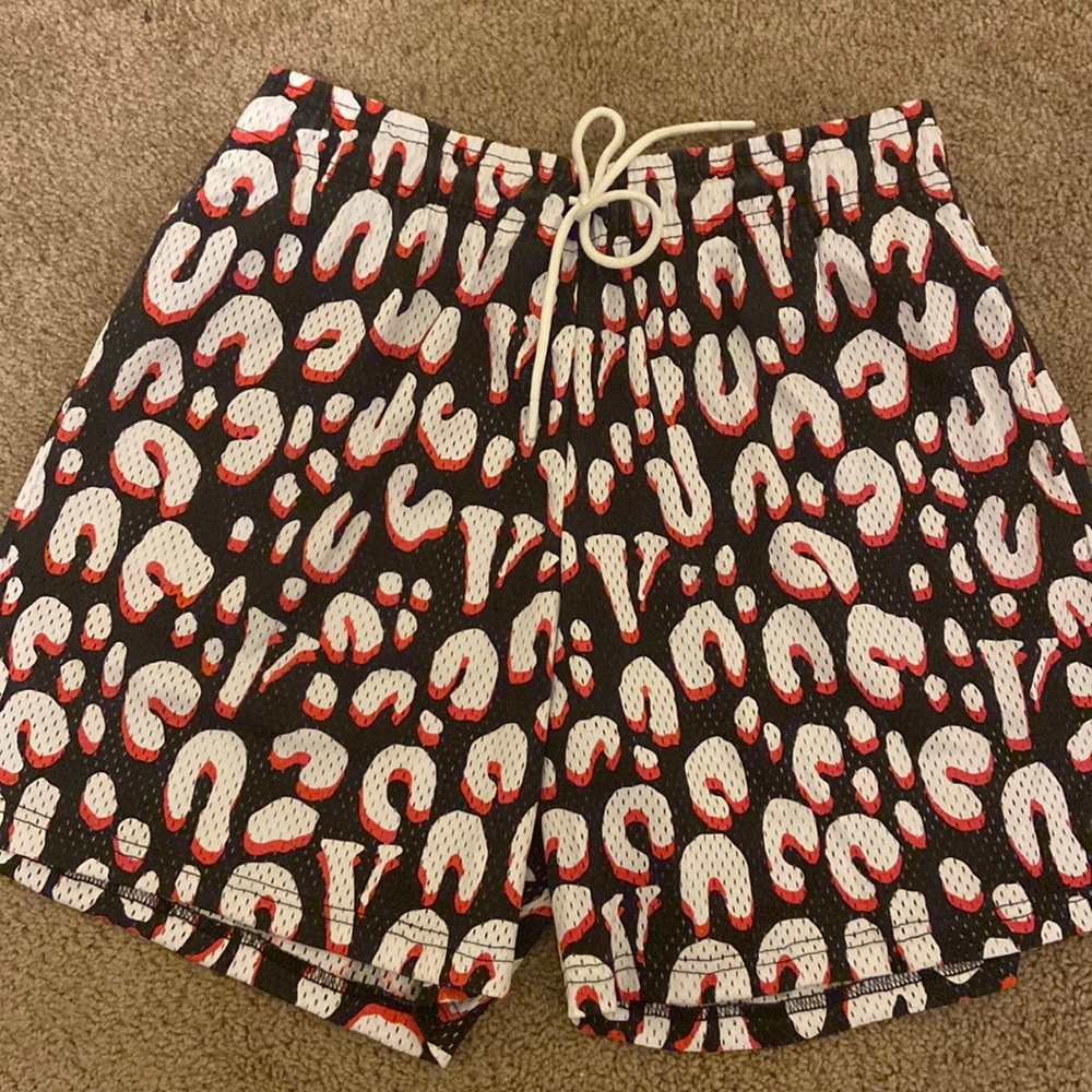 V lone shorts